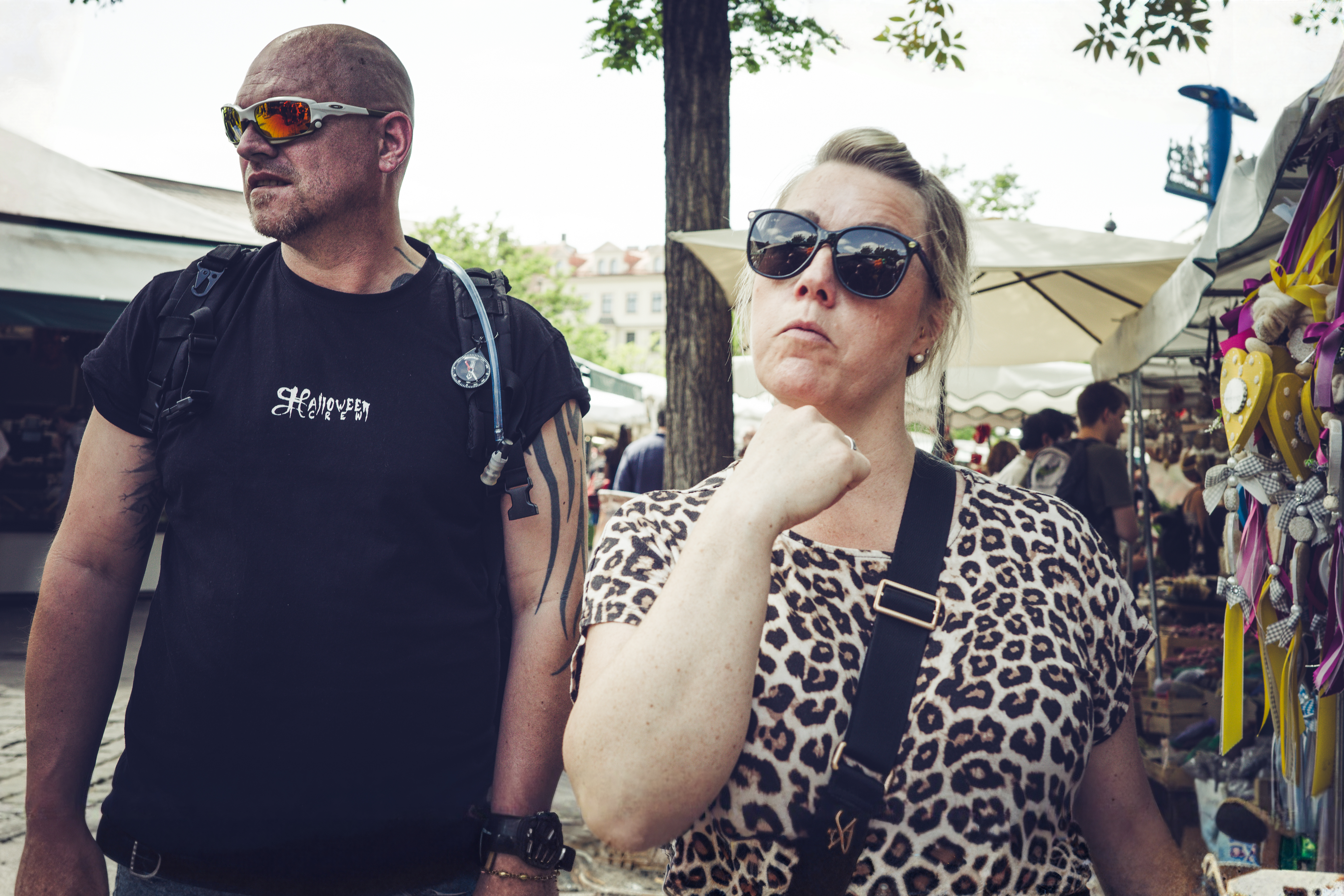 Halloween Crew, prolliges Touristenpaar