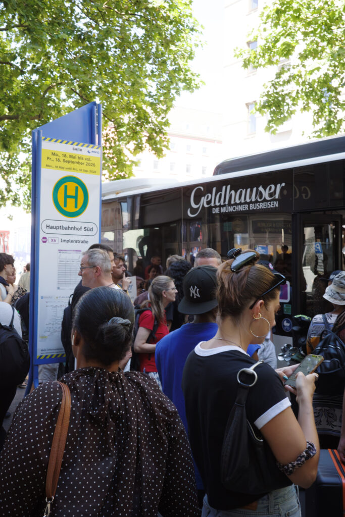 Mit Bus und Bahn kommt man vorahn