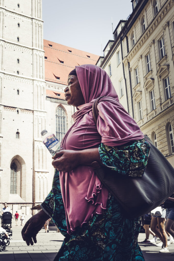 proud (streetphotography munich9