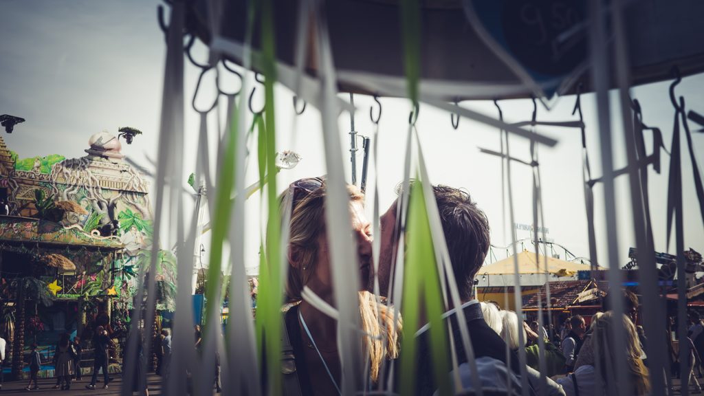 the kiss (Streetphotography munich)